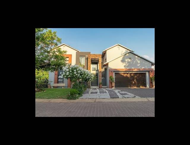 5 BEDROOM HOUSE FOR SALE IN COPPERLEAF ESTATE